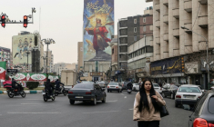 Dans une rue de Téhéran, le 7 février 2026 ( AFP / ATTA KENARE )