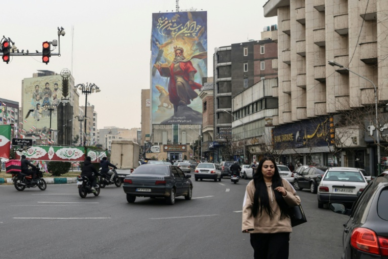 Dans une rue de Téhéran, le 7 février 2026 ( AFP / ATTA KENARE )