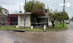 Argentine: Cordon de police devant la maison où ont été découverts les corps de trois femmes