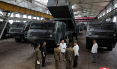 Le dirigeant nord-coréen Kim Jong Un visite une usine militaire de Corée du Nord