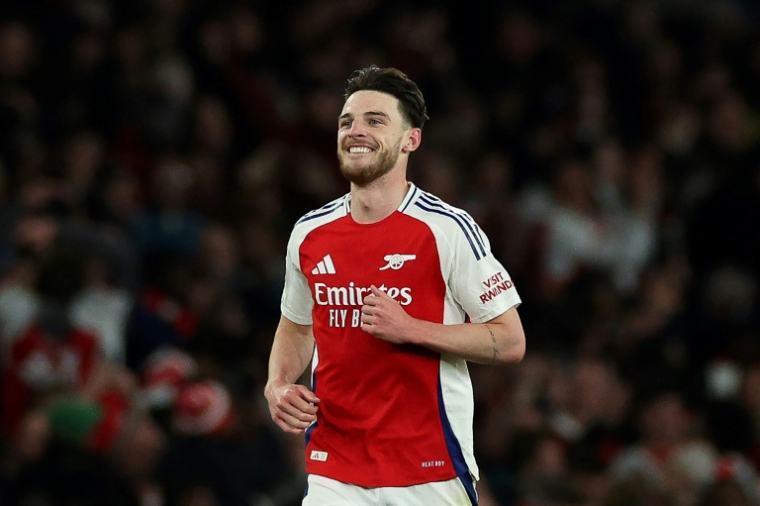 Declan Rice double buteur sur coup franc pour Arsenal lors de la victoire 3-0 face au Real Madrid en quart de finale aller de la Ligue des champions, le 8 avril 2025 à Londres ( AFP / Adrian Dennis )