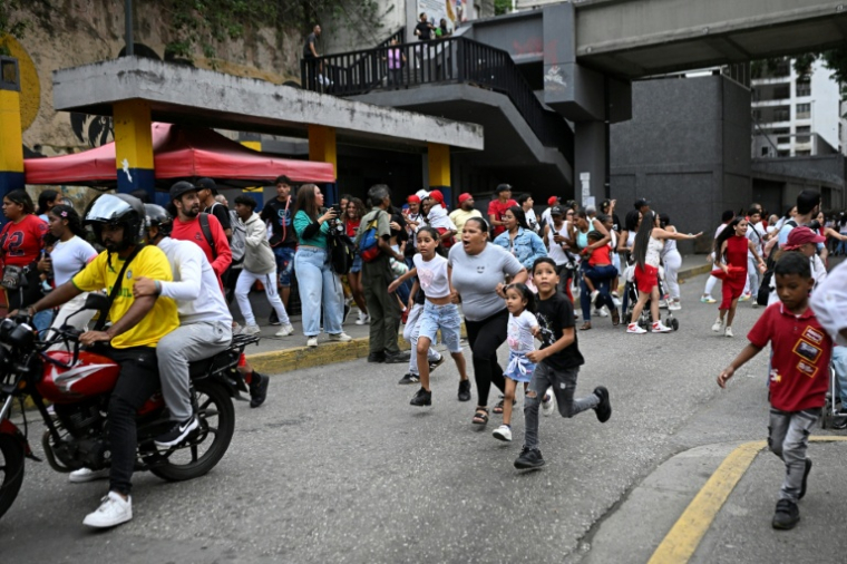 Scènes de panique à Caracas après un double séisme, le 24 juin 2026 ( AFP / Federico PARRA )