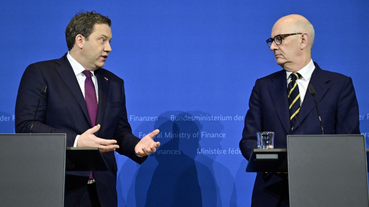 Les ministres des Finances allemand et français, Lars Klingbeil et Roland Lescure, à Berlin, le 19 janvier 2026 ( AFP / JOHN MACDOUGALL )