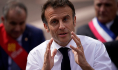 Emmanuel Macron lors de sa visite dans un collège à Ganges