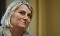 La ministre de la Santé Stéphanie Rist, le 30 octobre 2025, à Carentan, dans la Manche ( POOL / LOU BENOIST )