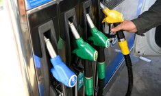 Des pompes à carburant dans une station-service à Thionville, le 9 mars 2026 en Moselle ( AFP / Jean-Christophe VERHAEGEN )