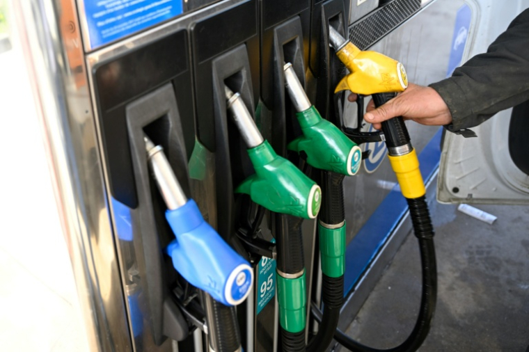 Des pompes à carburant dans une station-service à Thionville, le 9 mars 2026 en Moselle ( AFP / Jean-Christophe VERHAEGEN )