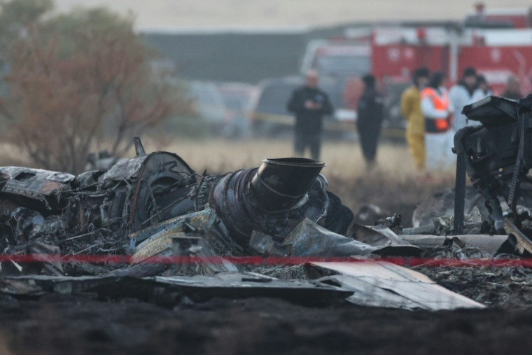 Le site du crash d'un avion cargo militaire turc C-130 dans la région de Sighnaghi, à la frontière entre la Géorgie et l'Azerbaïdjan, le 12 novembre 2025 ( AFP / Giorgi ARJEVANIDZE )