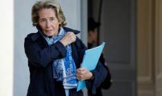 Caroline Cayeux, alors ministre déléguée chargée des Collectivités territoriales, à la sortie de L'Elysée, le 26 octobre 2022 à Paris ( AFP / Ludovic MARIN )