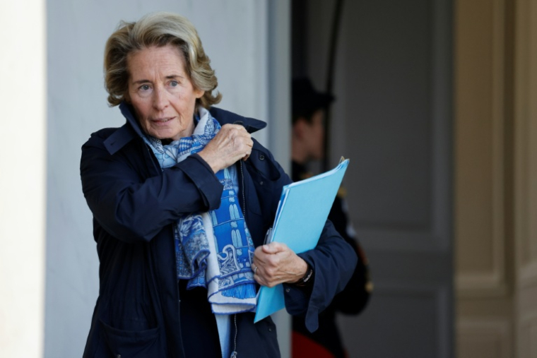 Caroline Cayeux, alors ministre déléguée chargée des Collectivités territoriales, à la sortie de L'Elysée, le 26 octobre 2022 à Paris ( AFP / Ludovic MARIN )