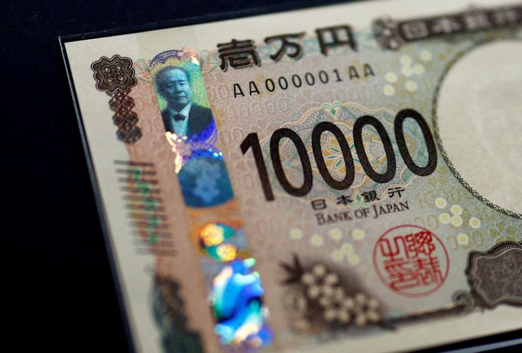 Le Japon commence à mettre en circulation ses premiers nouveaux billets depuis 20 ans à Tokyo
