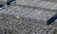 LE COMMERCE INTERNATIONAL A FORTEMENT REBONDI MAIS RISQUE UN NOUVEAU RALENTISSEMENT, SELON L'OCDE