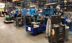 Des ouvriers produisent certaines des vannes spécialisées dans l'usine d'Emerson Electric Co. à Marshalltown, Iowa