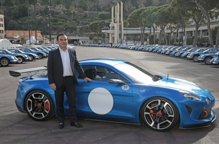 LA NOUVELLE RENAULT ALPINE SÉDUIT LES FANS ANGLAIS DE BOLIDES