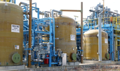 Réservoirs et tuyaux à l'usine Leuna-Harze