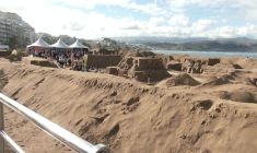 Une crèche de Noël géante en sable aux Canaries