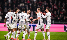 Nabil Bentaleb félicité par ses coéquipiers après son retour victorieux