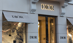 dior vitrine (Crédit:  / Adobe Stock)