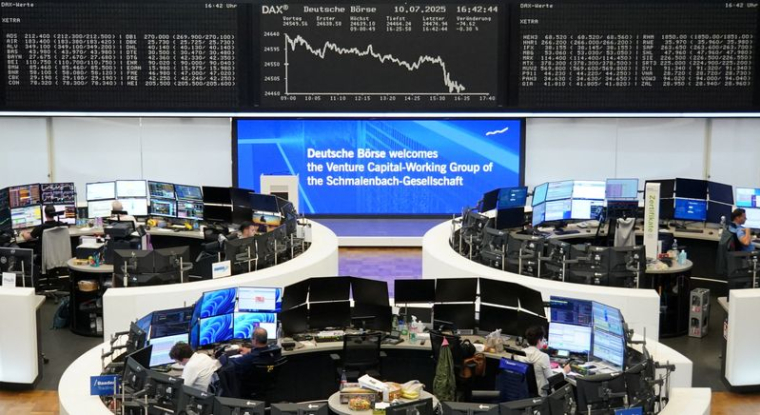 Le graphique de l'indice allemand des prix des actions DAX photographié à la bourse de Francfort