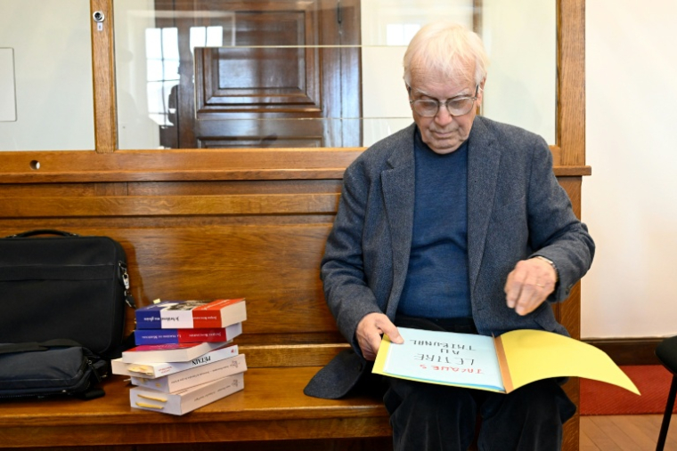 Jacques Boncompain, président de l'Association pour défendre la mémoire du Maréchal Pétain (ADMP) lors de son procès devant le tribunal correctionnel de Verdun, le 4 mars 2026 dans la Meuse ( AFP / Jean-Christophe VERHAEGEN )