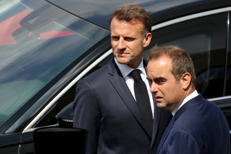 Le président Emmanuel Macron et le Premier ministre Sébastien Lecornu, à Paris lors du défilé du 14 juillet 2025  ( AFP / Ludovic MARIN )