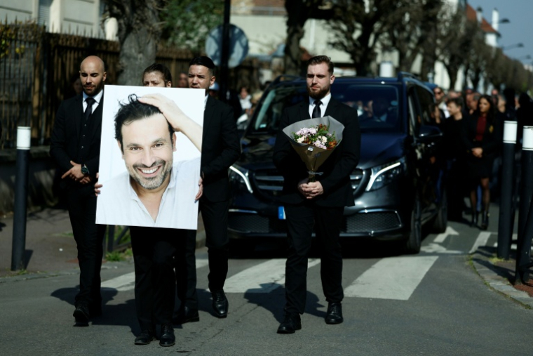Ultime hommage à l'acteur Bruno Salomone à Joinville-le-Pont, dans le Val-de-Marne,le 23 mars 2026 ( AFP / Kenzo TRIBOUILLARD )