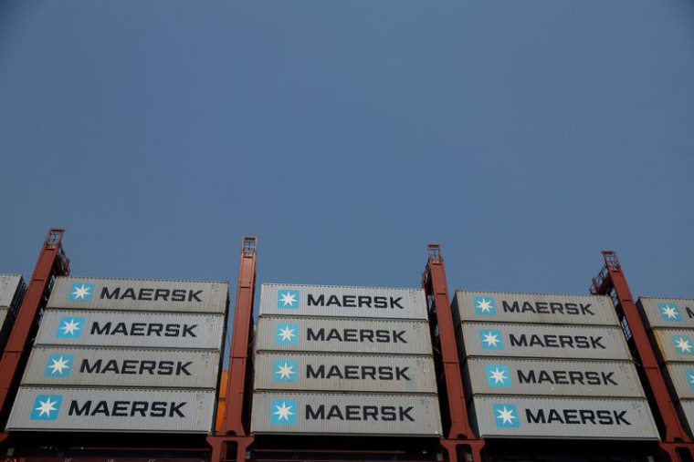 Des conteneurs maritimes Maersk sont stockés à bord de l'"Albert Maersk" à l'APM Terminals, à Navi Mumbai.