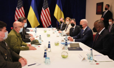 JOE BIDEN RENCONTRE EN POLOGNE DES RESPONSABLES POLITIQUES UKRAINIENS
