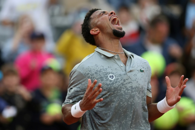 Arthur Fils vainqueur de Nicolas Jarry à Roland-Garros, le 26 mai 2025 ( AFP / Franck FIFE )