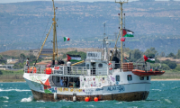 Le Handala, un bateau exploité par le mouvement propalestinien "Flottille pour la liberté", à son départ de Syracuse, en Sicile (Italie), le 13 juillet 2025 ( AFP / Giovanni ISOLINO )