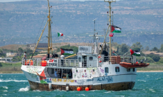 Le Handala, un bateau exploité par le mouvement propalestinien "Flottille pour la liberté", à son départ de Syracuse, en Sicile (Italie), le 13 juillet 2025 ( AFP / Giovanni ISOLINO )