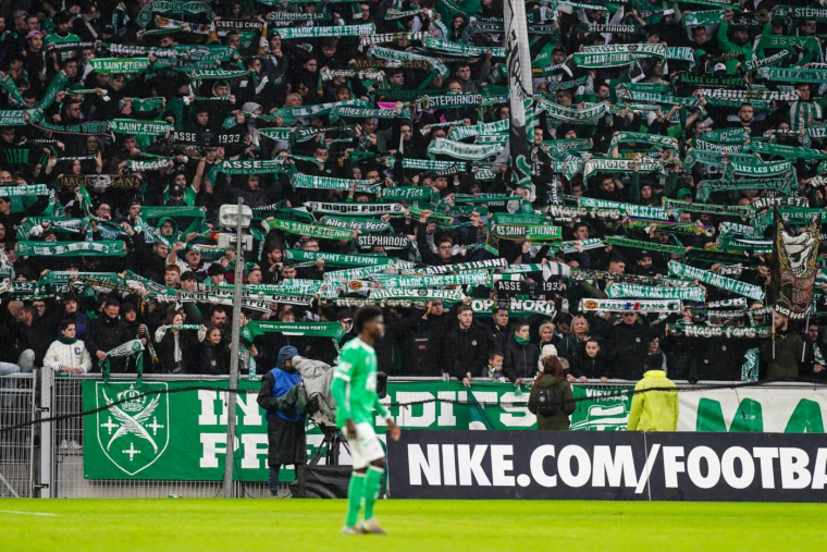 « Il faudrait pouvoir identifier chaque supporter » : la justice impuissante face aux chants homophobes