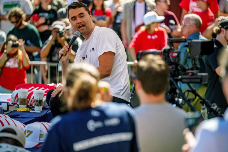 Le militant et commentateur d'extrême droite Charlie Kirk apparaît lors d'une conférence à l'université de Utah Valley, à Orem