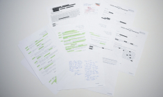 Un nouveau lot de documents publiés mardi par le gouvernement américain concernant l'affaire Epstein, le 23 décembre 2025 à Washington ( AFP / STAFF )