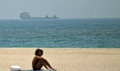 Vue d'un navire dans le Golfe depuis la côte de Charjah, aux Emirats arabes unis, le 9 mai 2026 ( AFP / - )