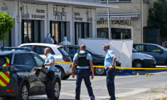 La boulangerie de Clermont-L'Hérault qui a été braquée par un homme cagoulé le 25 avril 2026 ( AFP / Sylvain THOMAS )