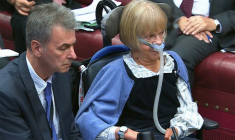 Capture d'image d'une vidéo diffusée par l'unité d'enregistrement du Parlement britannique via le site Parliament TV, le 13 octobre 2026, de Jane Campbell lors d'une déclaration réalisée à l'aide d'un générateur de voix par IA, à la Chambre des lords, à Londres ( PRU / - )