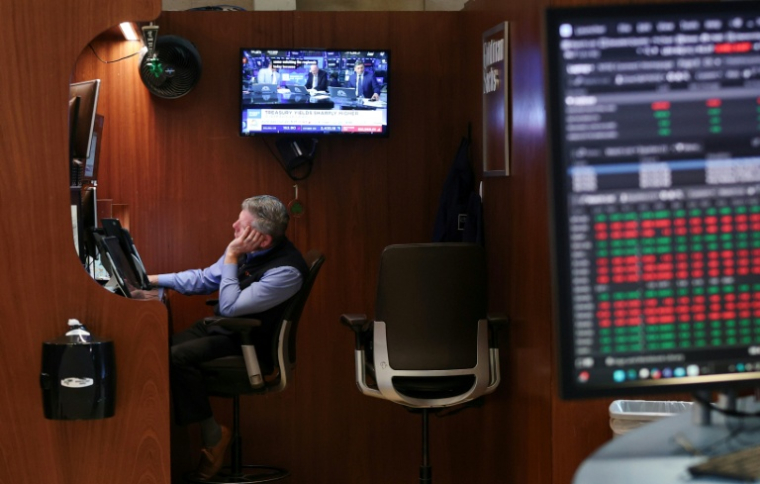 Un opérateur à la Bourse de New York, le 19 mai 2025. ( AFP / TIMOTHY A. CLARY )