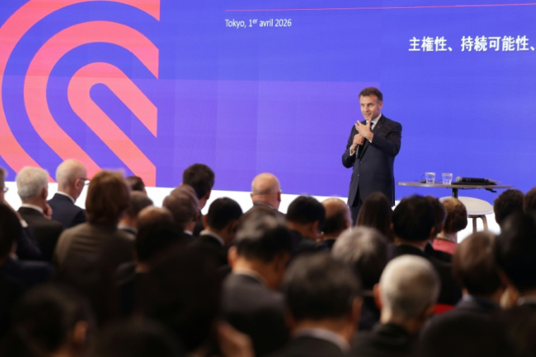 Le président français Emmanuel Macron s'exprime à la Tokyo Innovation Base (TIB) à Tokyo, le 1er avril 2026 ( POOL / Ludovic MARIN )