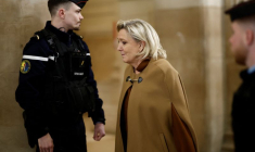 Audience d'appel de la dirigeante du parti d'extrême droite français Marine Le Pen et de ses co-accusés pour détournement de fonds de l'UE au tribunal de Paris