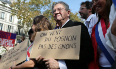 Le candidat LFI à la présidentielle Jean-Luc Mélenchon lors d'une manifestation pour la fonction publique le 29 septembre à Paris ( AFP / Anne-Christine POUJOULAT )