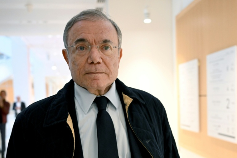 L'ex-PDG du groupe de grande distribution Casino, Jean-Charles Naouri ,arrive au palais de justice de Paris, le 1er octobre 2025 ( AFP / Bertrand GUAY )