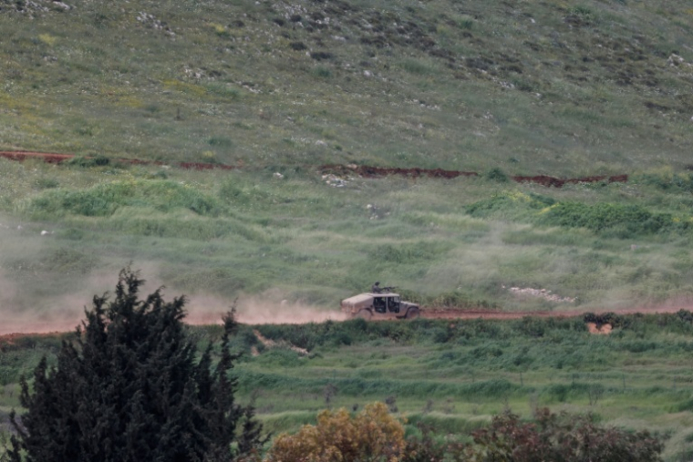 Un véhicule militaire israélien dans le sud du Liban, le 12 avril 2026 ( AFP / Jalaa MAREY )