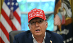 Donald Trump dans le Bureau ovale  à Washington, le 22 août 2025 ( AFP / ANDREW CABALLERO-REYNOLDS )