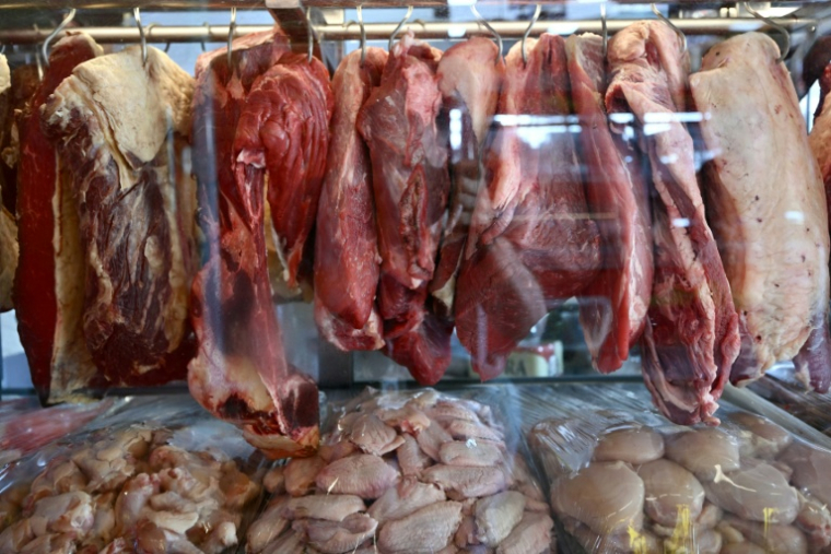 Des pièces de viande sur l'étal d'une boucherie à Brasilia, le 3 septembre 2026 au Brésil ( AFP / Evaristo Sa )