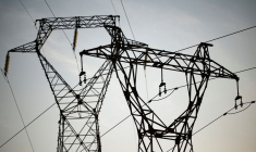Des pylônes de lignes électriques à haute tension sont photographiés à Vertou