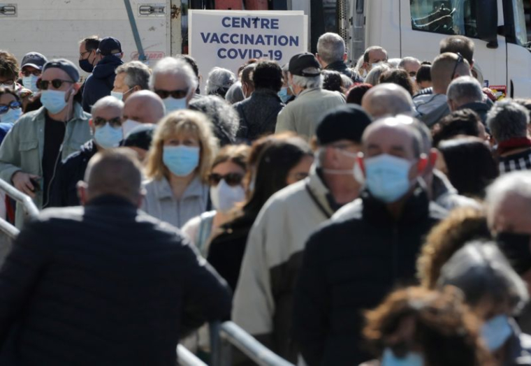 CORONAVIRUS: LA FRANCE AFFINE ENCORE SA STRATÉGIE VACCINALE
