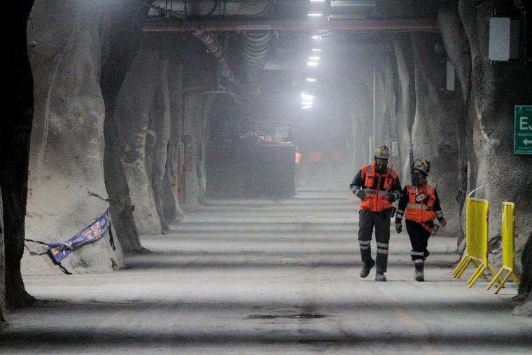 Des employés de Codelco, dans la mine de Chuquicamata, au Chili (illustration) ( AFP / GLENN ARCOS )
