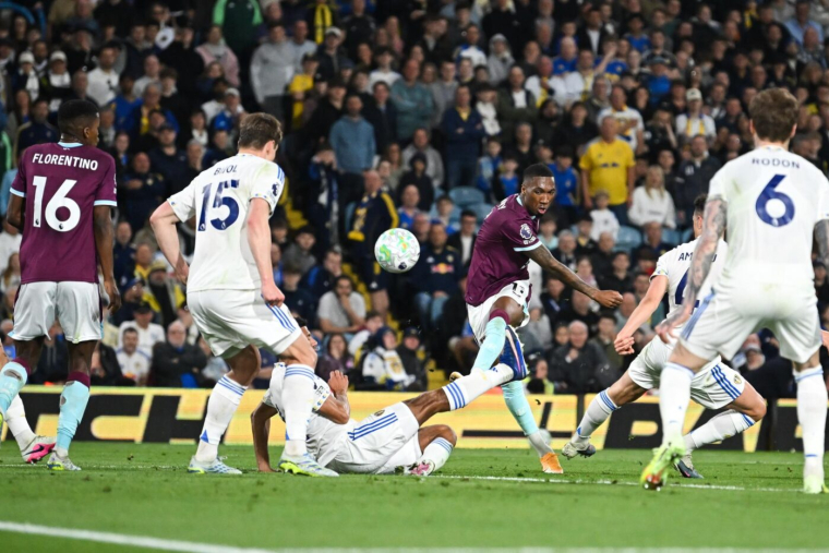 Leeds se rapproche du maintien en trollant Burnley