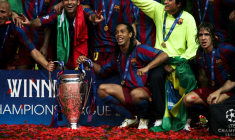 Quand Ronaldinho finissait « en maillot et crampons en boîte de nuit » pour fêter la C1 du Barça